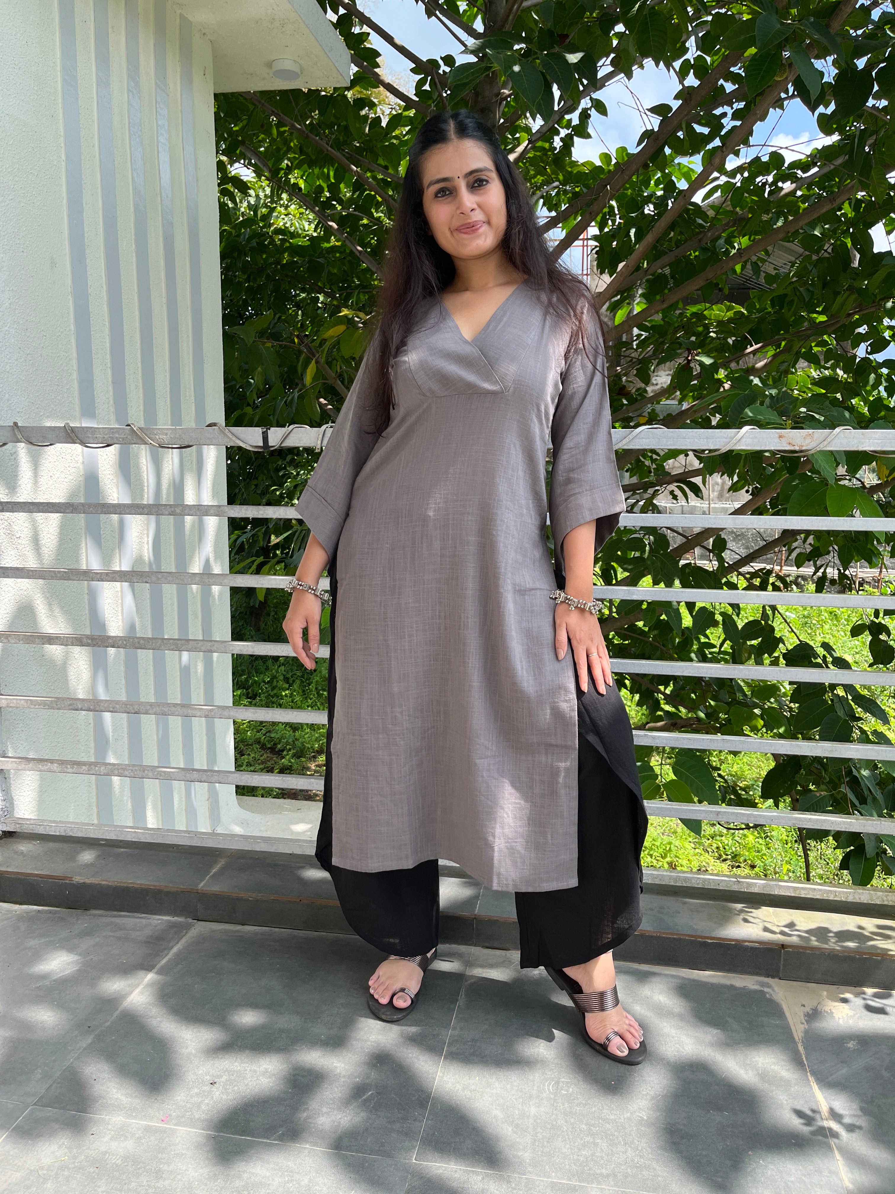 Nia Kurta – Grey