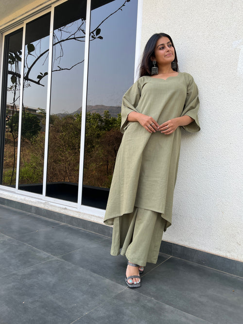 Aarohi Suit set