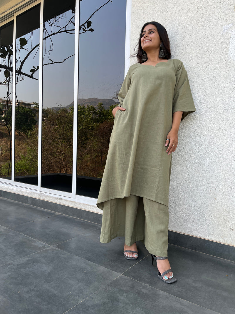 Aarohi Suit set