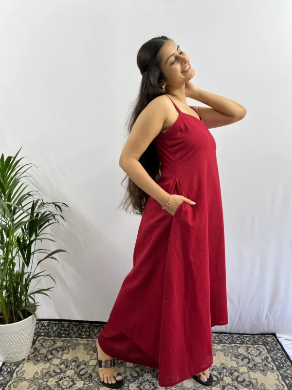 Maroon sweetheart neckline kurta with pocket