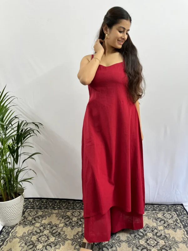 Maroon sweetheart neckline kurta and pant set with pocket