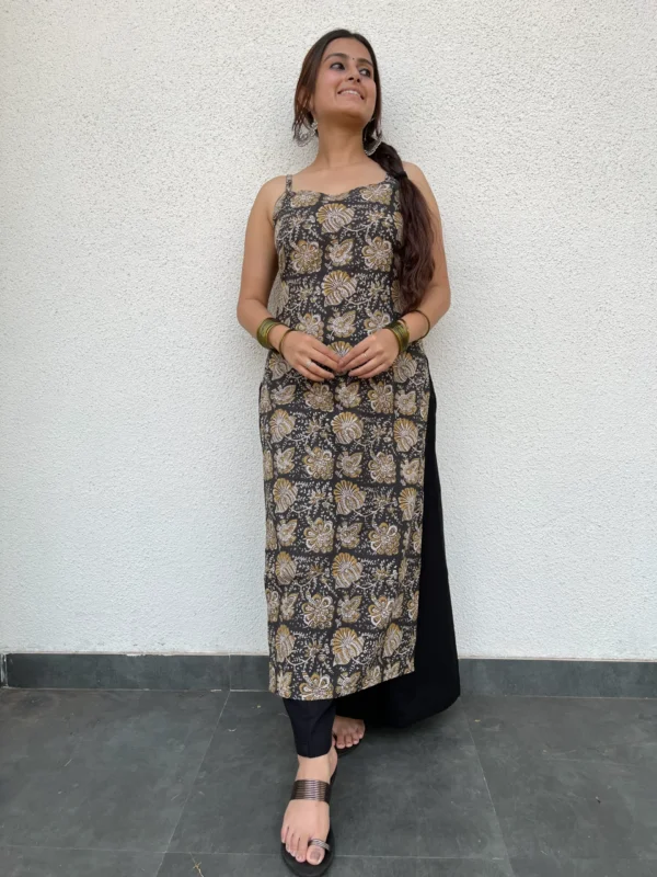 Black Kalamkari strapped sleeves kurta