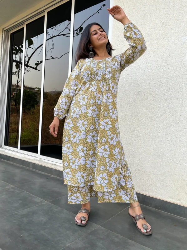 Ritu Kurta and Pant set